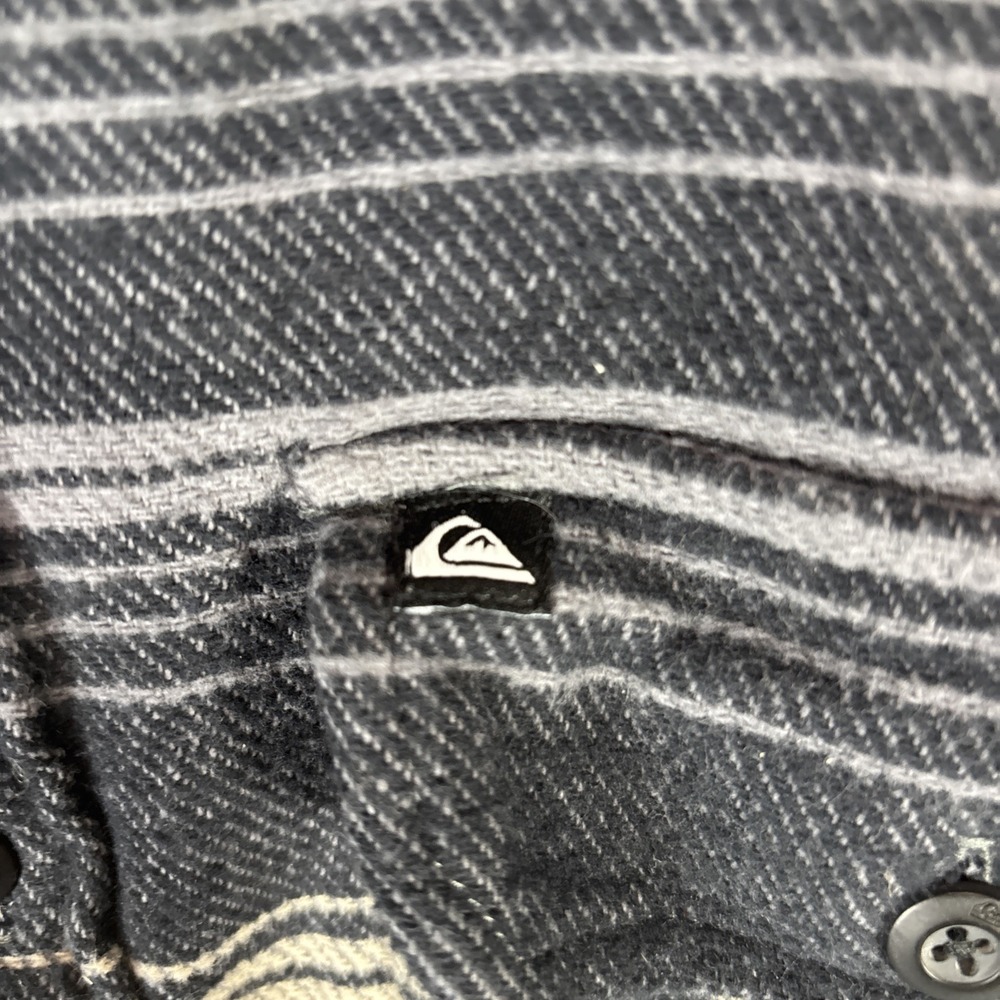 Quicksilver Flannel Shacket Large Striped Quilt Lined Button Up‎ y2K - Picture 2 of 9